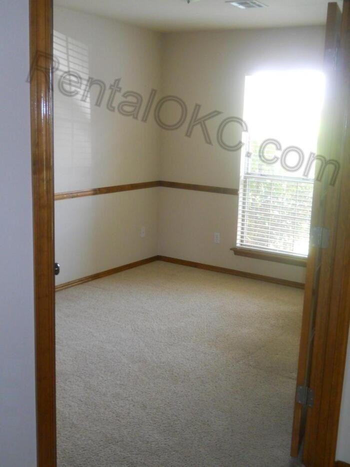 2721 Se 95th St - Photo 2 of 17