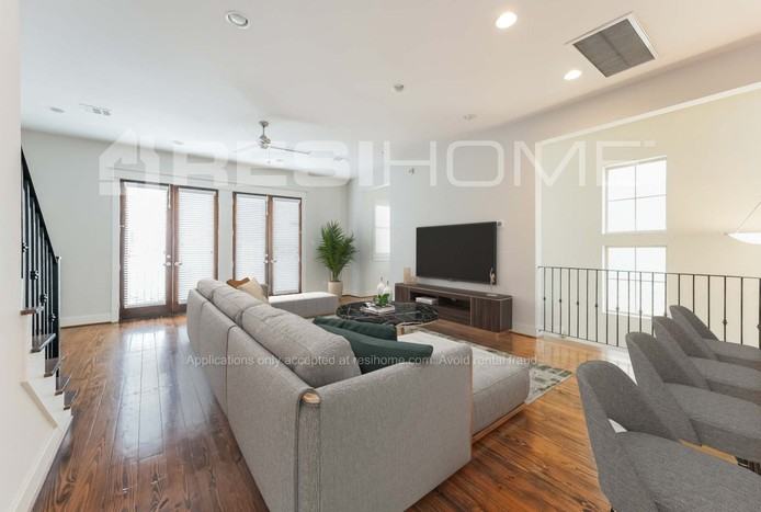 2210 Radcliffe St - Photo 4 of 18