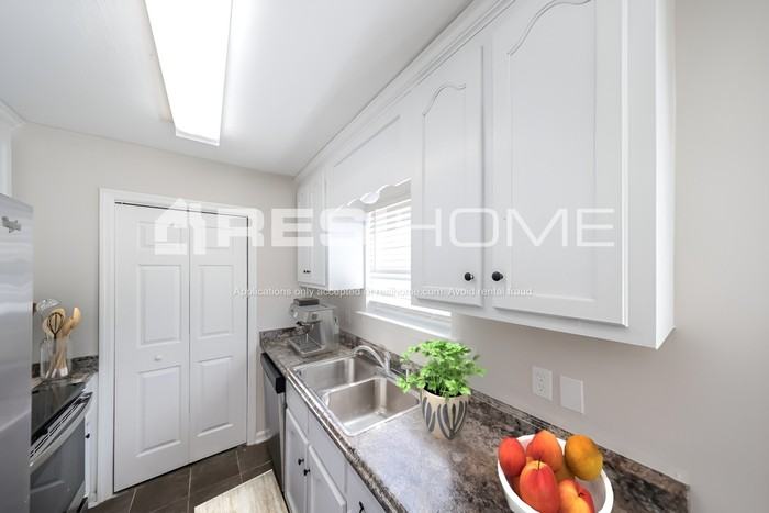 988 Carter Grove Rd - Photo 4 of 19