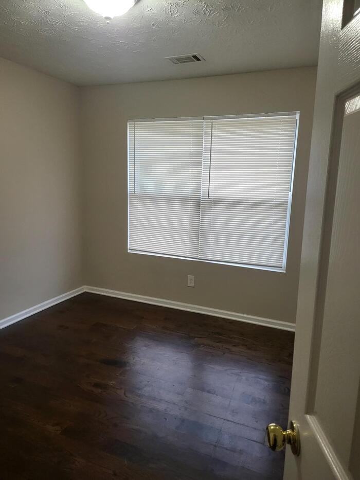 122 Nowell St #J - Photo 5 of 16