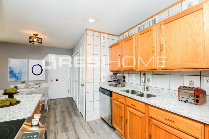 619 Live Oak Dr - Photo 3 of 21