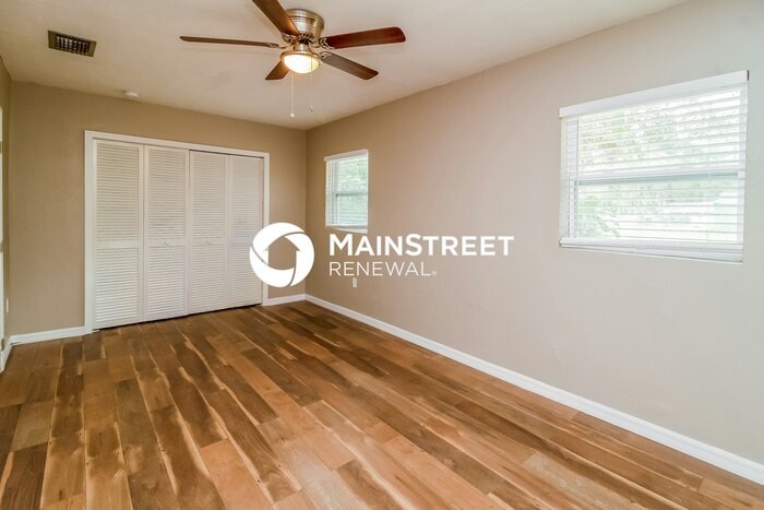825 E Jackson Ave - Photo 5 of 18