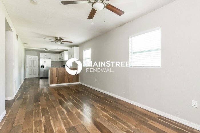 825 E Jackson Ave - Photo 7 of 18