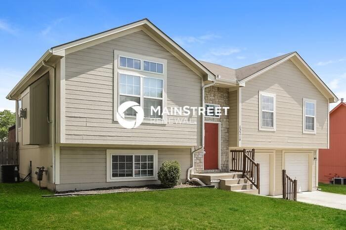 12210 East 56th Terrace - Photo 2 of 17