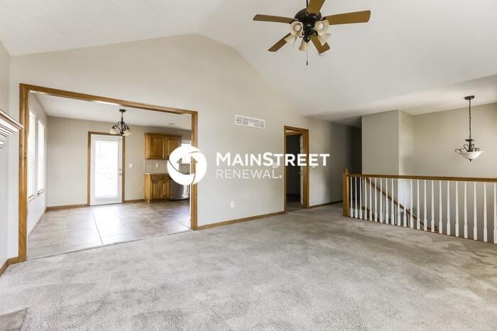 12210 East 56th Terrace - Photo 4 of 17