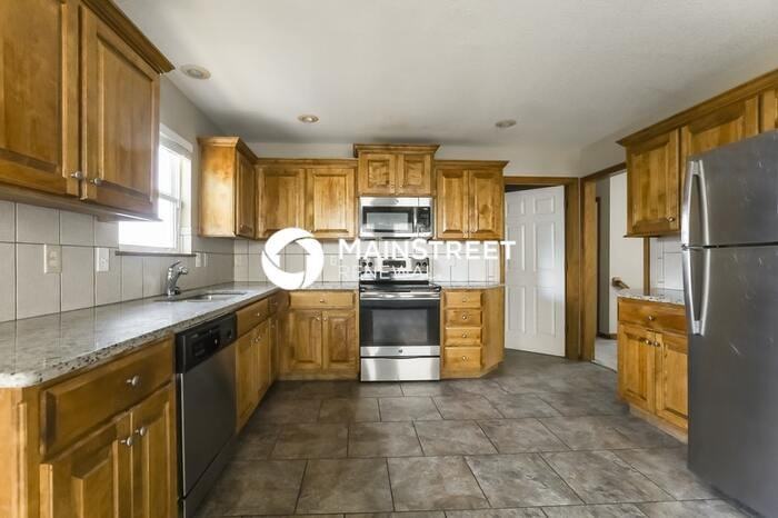 12210 East 56th Terrace - Photo 6 of 17