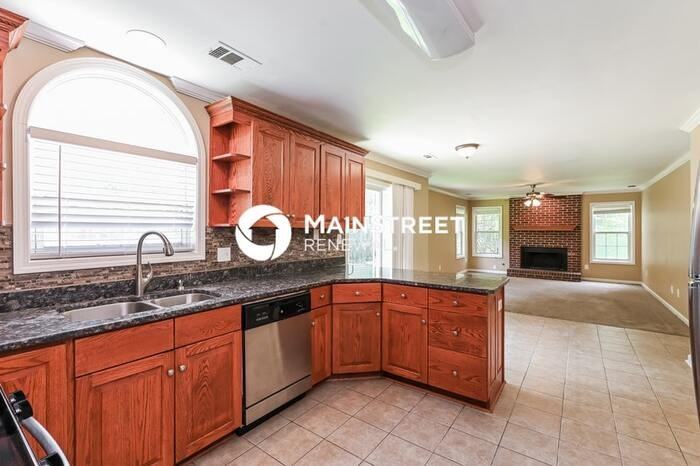 1684 Summit Place Way - Photo 5 of 17