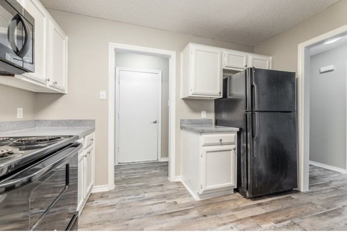 3932 Wymess Dr - Photo 3 of 12