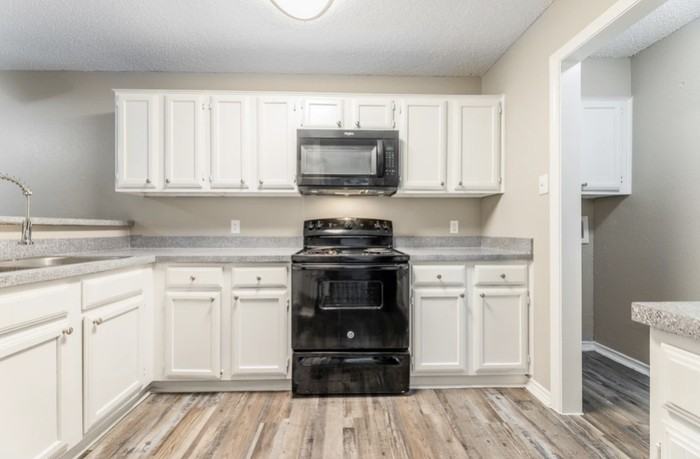 3932 Wymess Dr - Photo 4 of 12