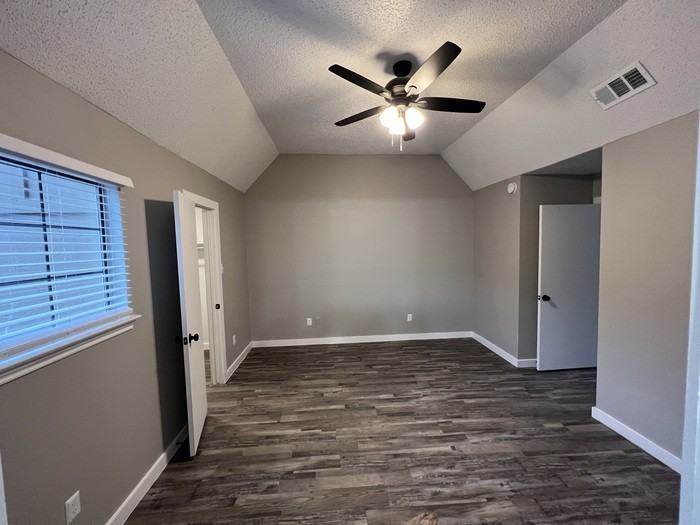 3926 Wymess Dr - Photo 5 of 8