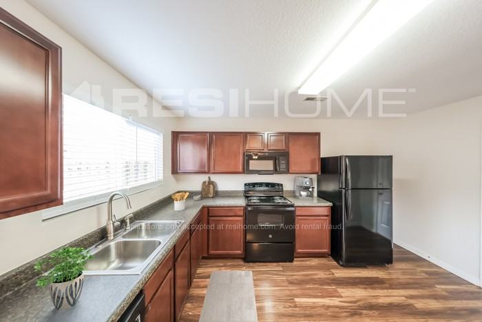 123 Elmhurst Dr - Photo 3 of 19