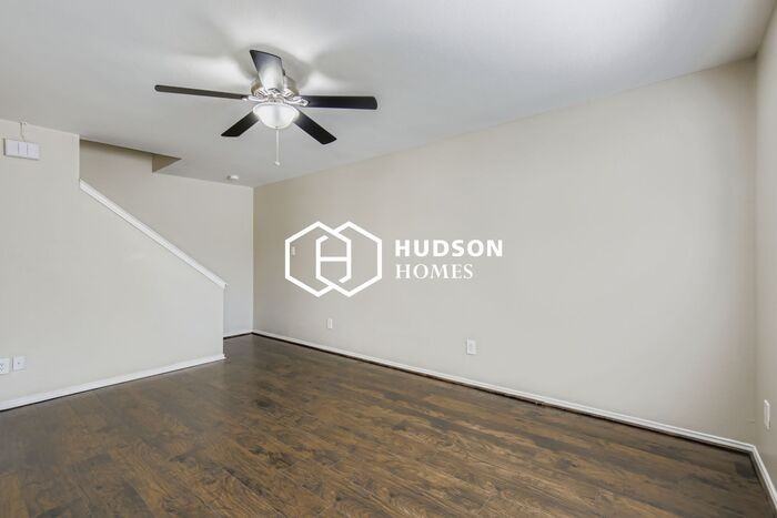 10978 Quest Dr - Photo 6 of 33