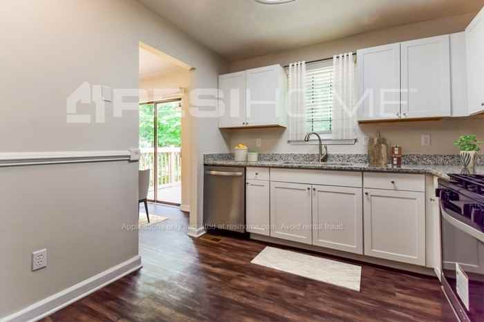 205 Lori Ln - Photo 3 of 21