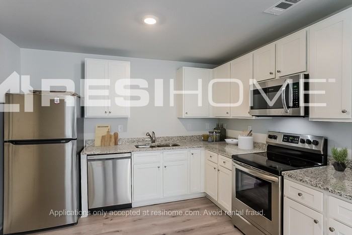 39 Maple Grove Dr - Photo 3 of 22