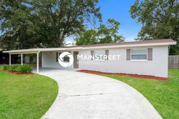 583 Madeira Dr - Photo 2 of 16