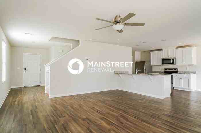 300 Gourd Street - Photo 6 of 20