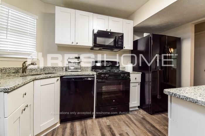 1108 Cherokee Heights Road - Photo 2 of 20