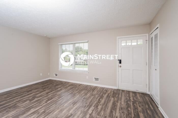 8204 Rochelle Road - Photo 6 of 17