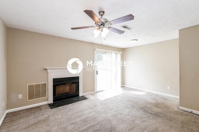 1687 Hunting Creek Drive Southeast - Photo 2 of 14