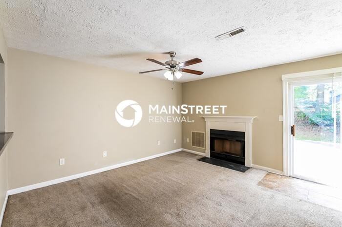 1687 Hunting Creek Drive Southeast - Photo 3 of 14