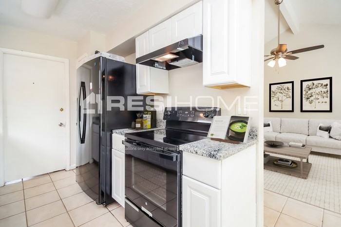 13522 Townwood Dr - Photo 4 of 21