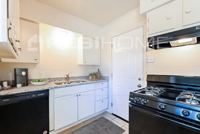 14210 Osage Dr - Photo 3 of 19