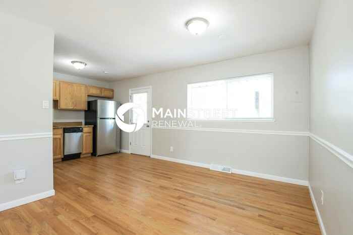 165 Iris St - Photo 5 of 17