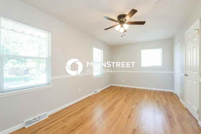 165 Iris St - Photo 7 of 17