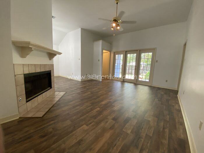 1301 Pecan Square - Photo 4 of 21