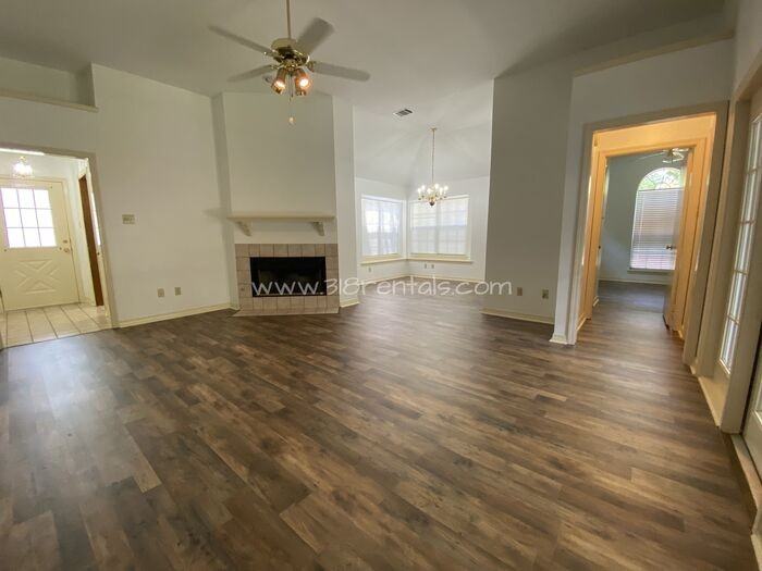 1301 Pecan Square - Photo 6 of 21