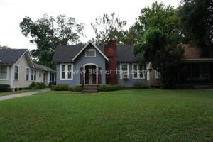 featured image of 3422 Beverly Pl