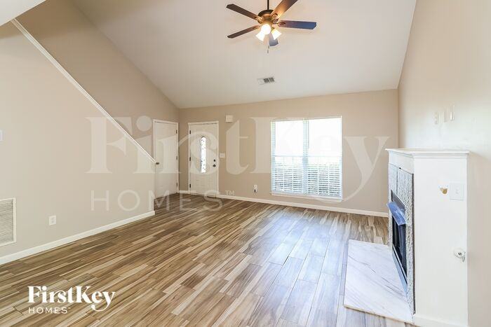 306 Edge Hill Court - Photo 3 of 15
