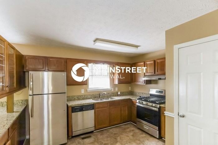 595 Deering Drive - Photo 4 of 15