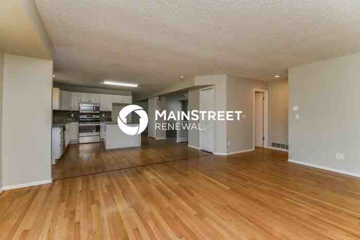 5245 Quasar Ct - Photo 3 of 18