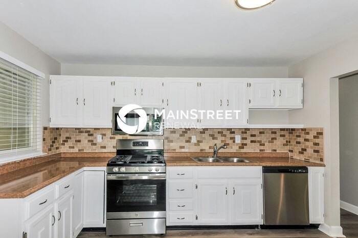 635 Loyola Drive - Photo 4 of 17