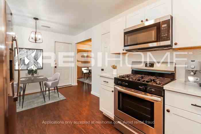 6327 Dawnridge Dr - Photo 3 of 17