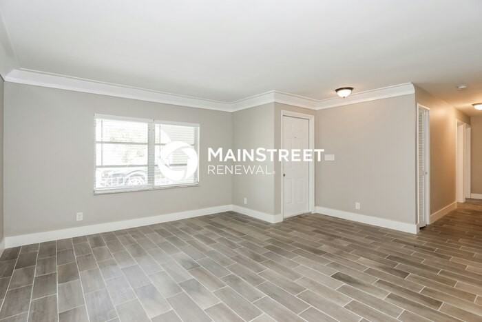 11041 Glenwood Dr - Photo 2 of 16