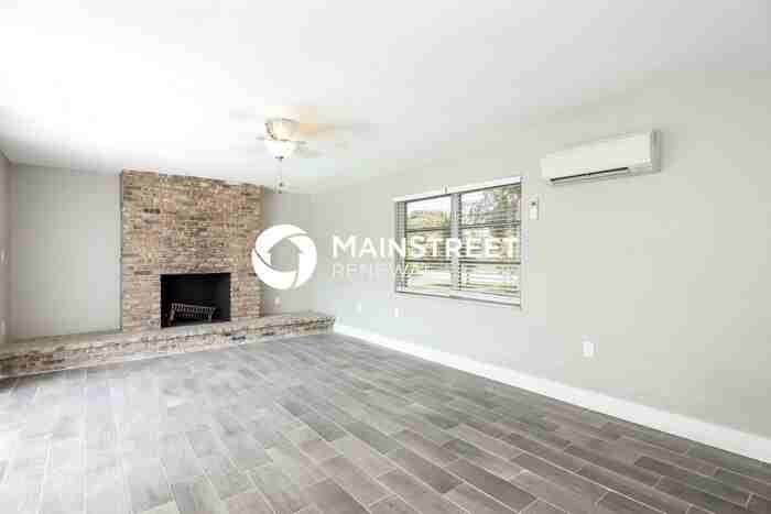 11041 Glenwood Dr - Photo 3 of 16