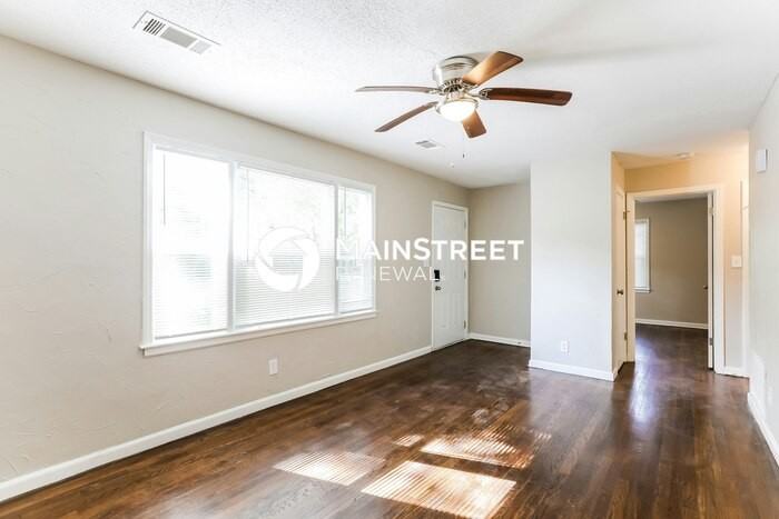 8906 Richards Dr - Photo 3 of 16