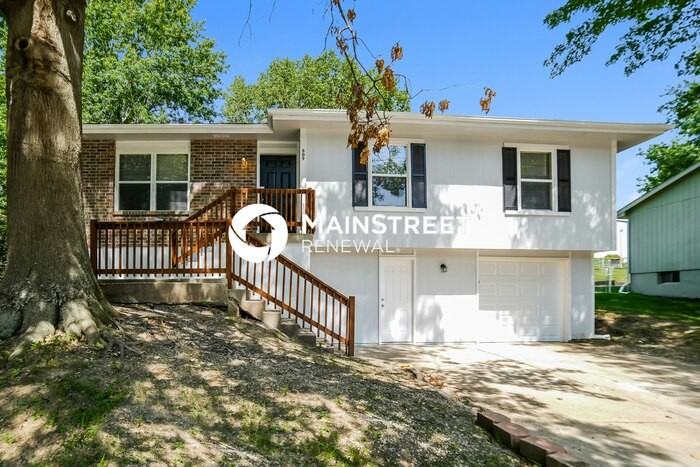 806 Se 19th St - Photo 2 of 17