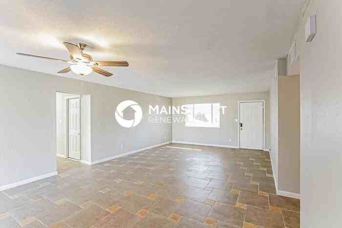 8420 North 38th Drive - Photo 2 of 15