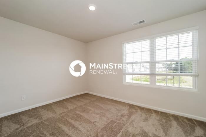 328 Gourd St - Photo 2 of 17