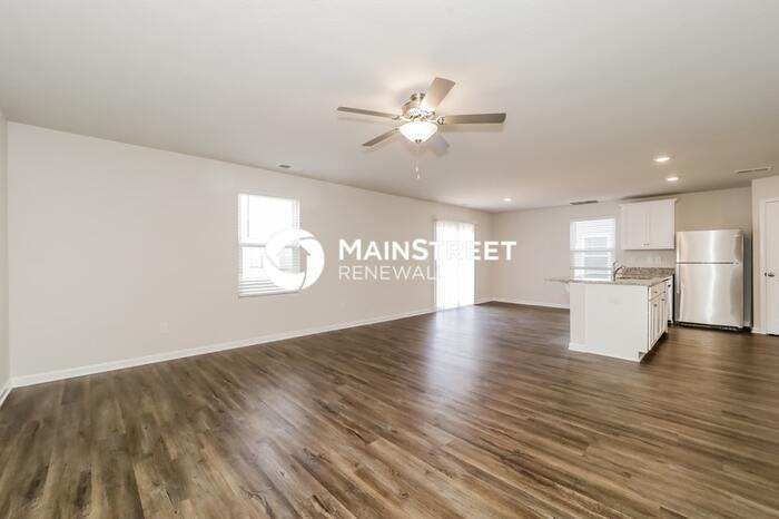 328 Gourd St - Photo 3 of 17