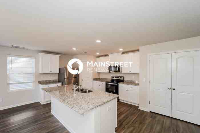 328 Gourd St - Photo 4 of 17