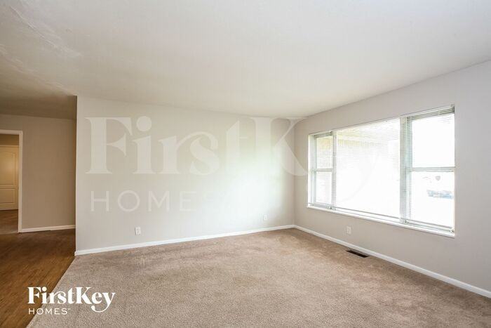 8074 Hague Rd - Photo 3 of 15