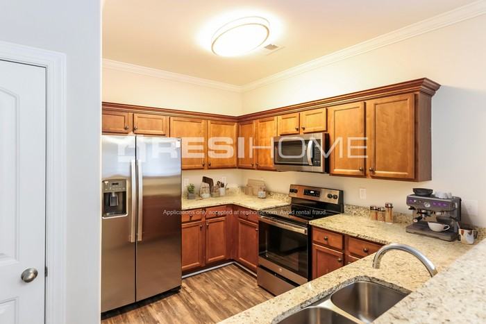 190 Sharpe St - Photo 2 of 17