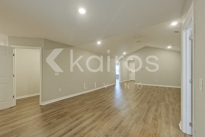 121 Cottage Grove Road - Photo 4 of 21