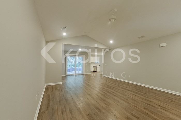 121 Cottage Grove Road - Photo 5 of 21