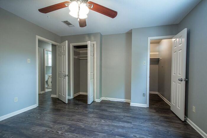 8120 W Markham St #14 - Photo 6 of 38