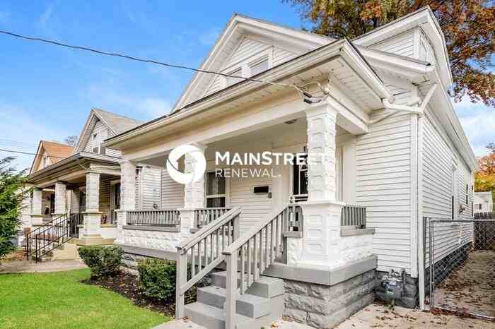 1105 S 32nd St - Photo 2 of 18